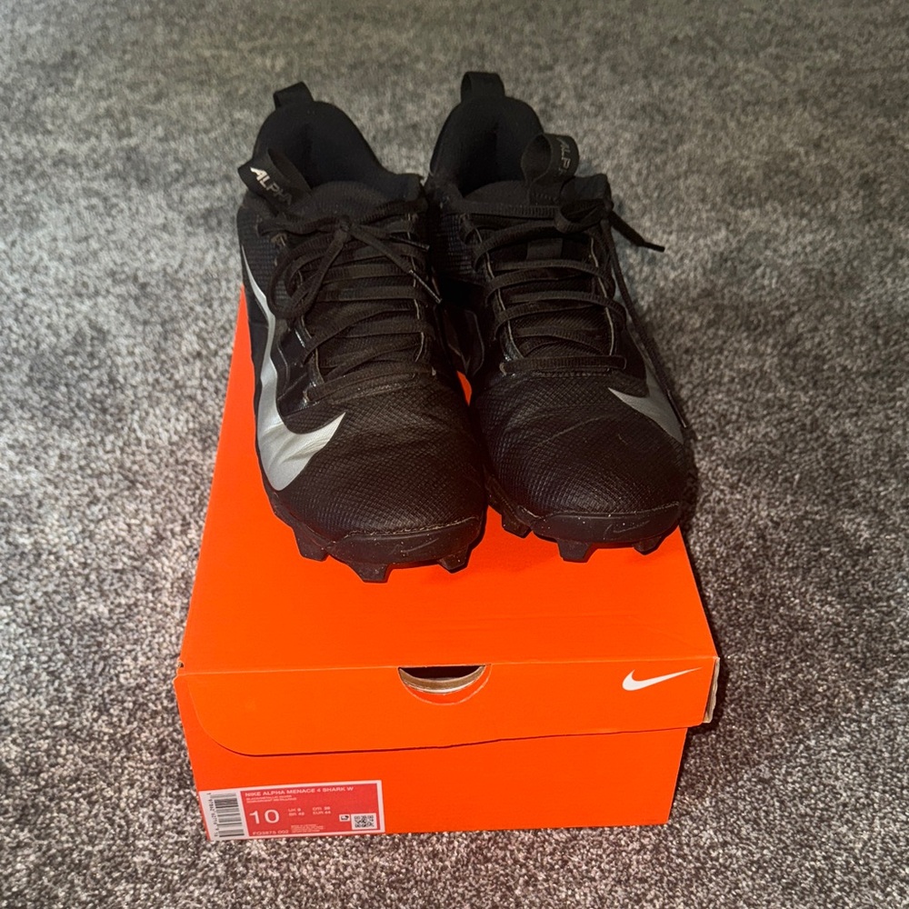 Nike size 10 Alpha Ménage 4 shark W football cleats.